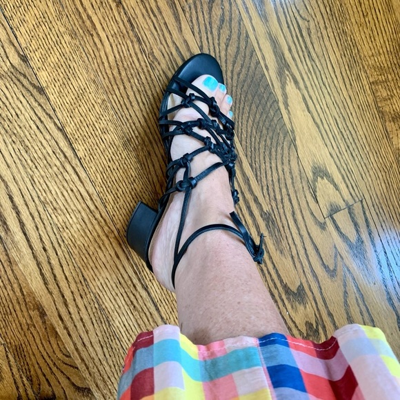 New BLIND-FAITH Simple Wraparound Black Strappy Block Heel Sandal | Size 7.5 - Picture 1 of 7